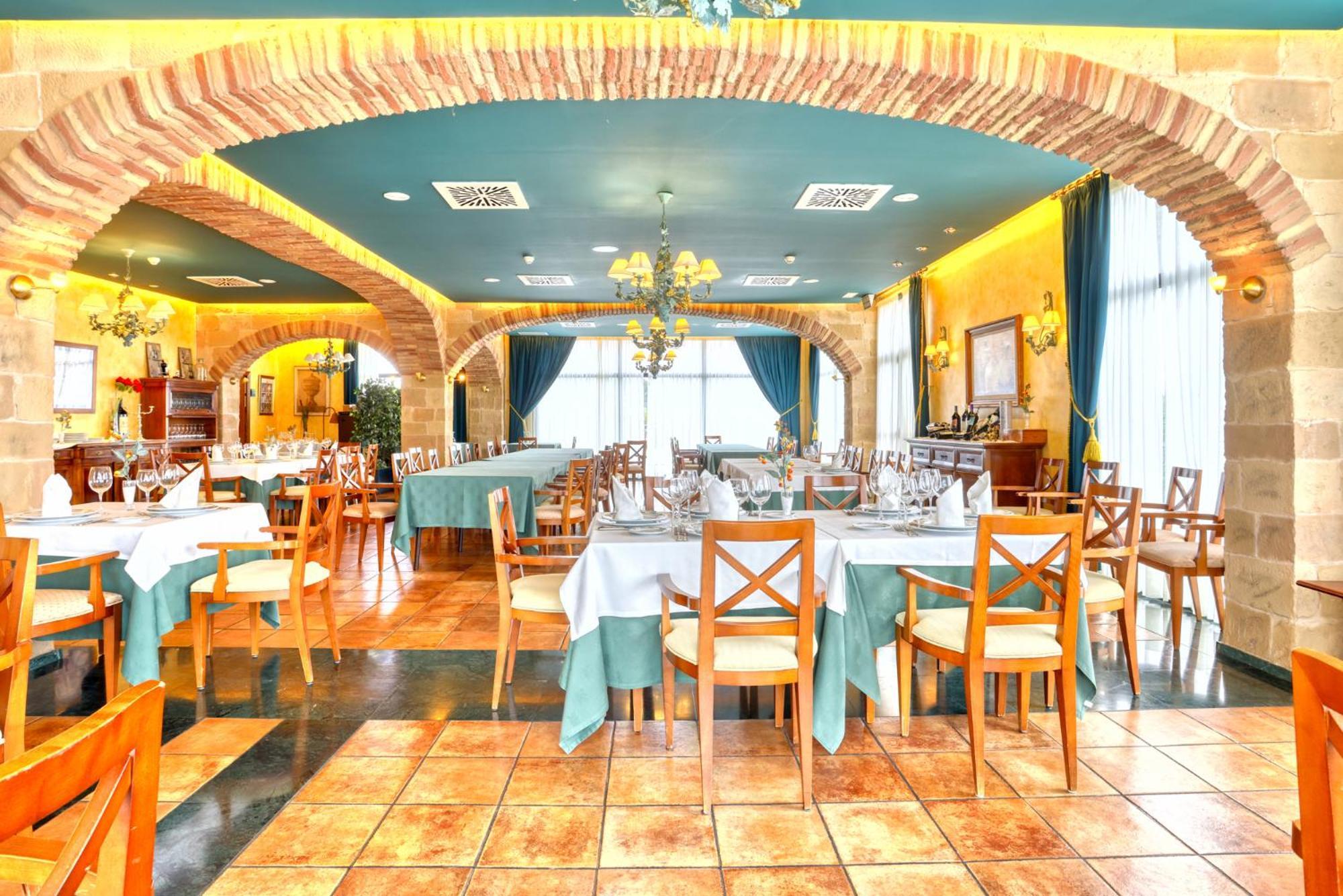 Hotel Villa De Almazán מראה חיצוני תמונה